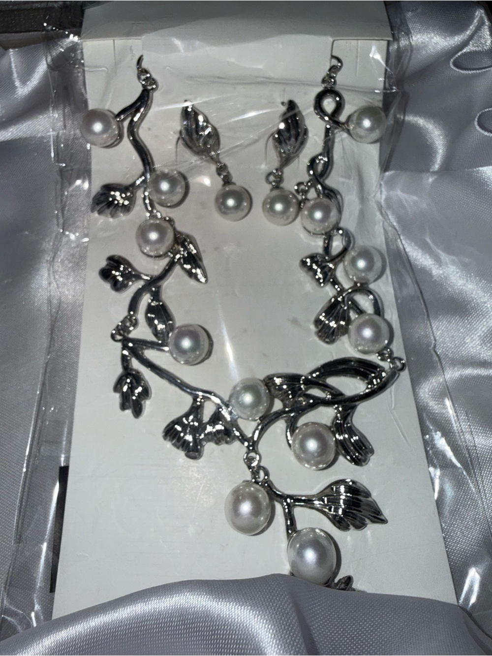 Silver Leaf Pearl Necklace and Earrings Set